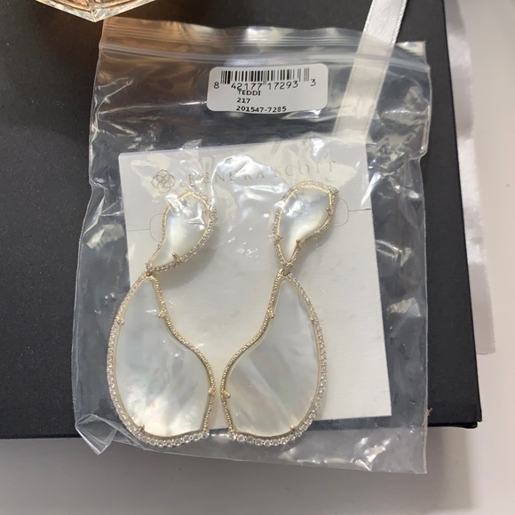 Kendra Scott Earrings - Picture 2 of 3